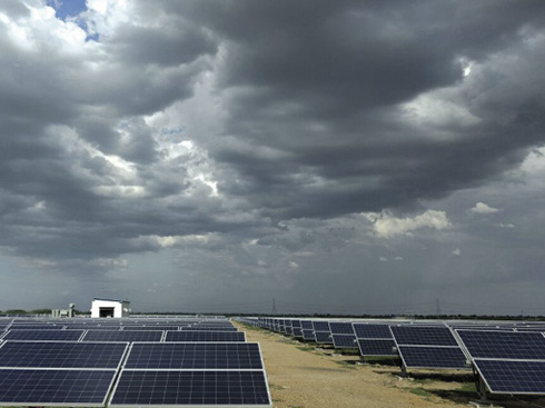 La prefettura giapponese di Okinawa limita per la prima volta la produzione di energia solare