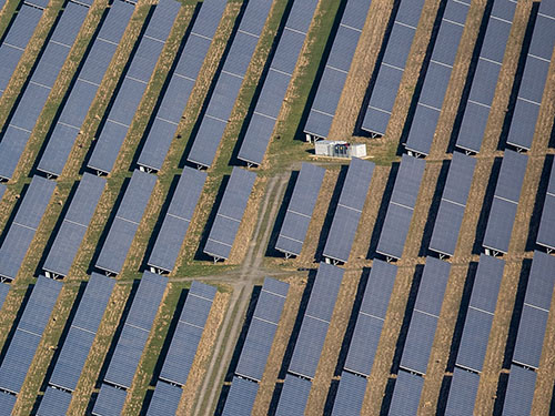 Si prevede che la capacità di produzione dei moduli solari raggiungerà i terawatt entro la fine del 2024