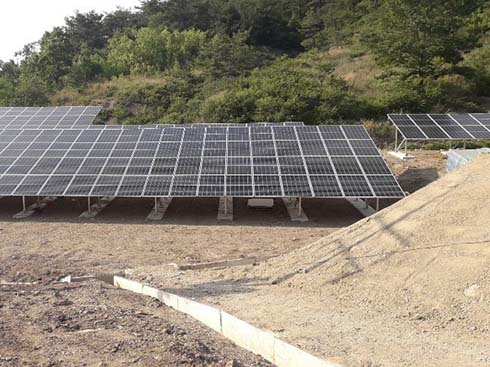 staffe di montaggio per pannelli solari a terra corea 99.8KW
