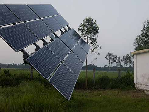 Il Bangladesh richiede nuovi grandi edifici per installare sistemi fotovoltaici sui tetti