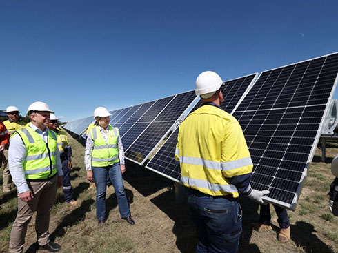 Una società australiana lancia una gara eolica e solare da 3 GW