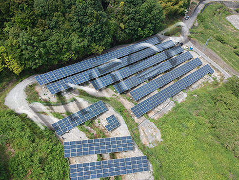 Sistema di scaffalature solari a vite a terra da 1.138 MW in Giappone