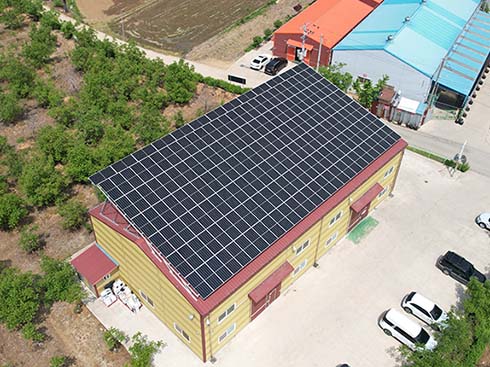 86,88kw Collegamento di pannelli solari a un tetto di metallo ad Asan, in Corea
