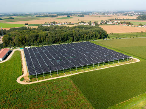 Imprenditore francese costruisce un impianto fotovoltaico agricolo con sistema di irrigazione