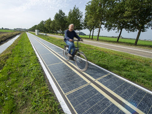 Nei Paesi Bassi vengono utilizzate piste ciclabili alimentate a energia solare
        